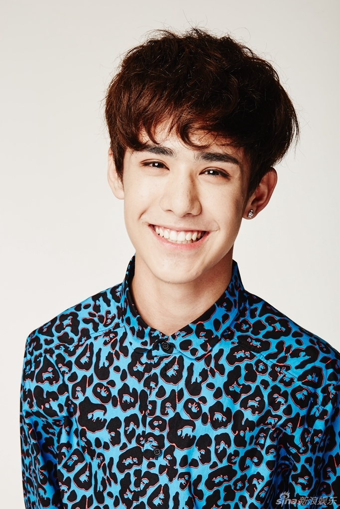 组图:星动亚洲冠军队b.swan个性写真 集体卖萌