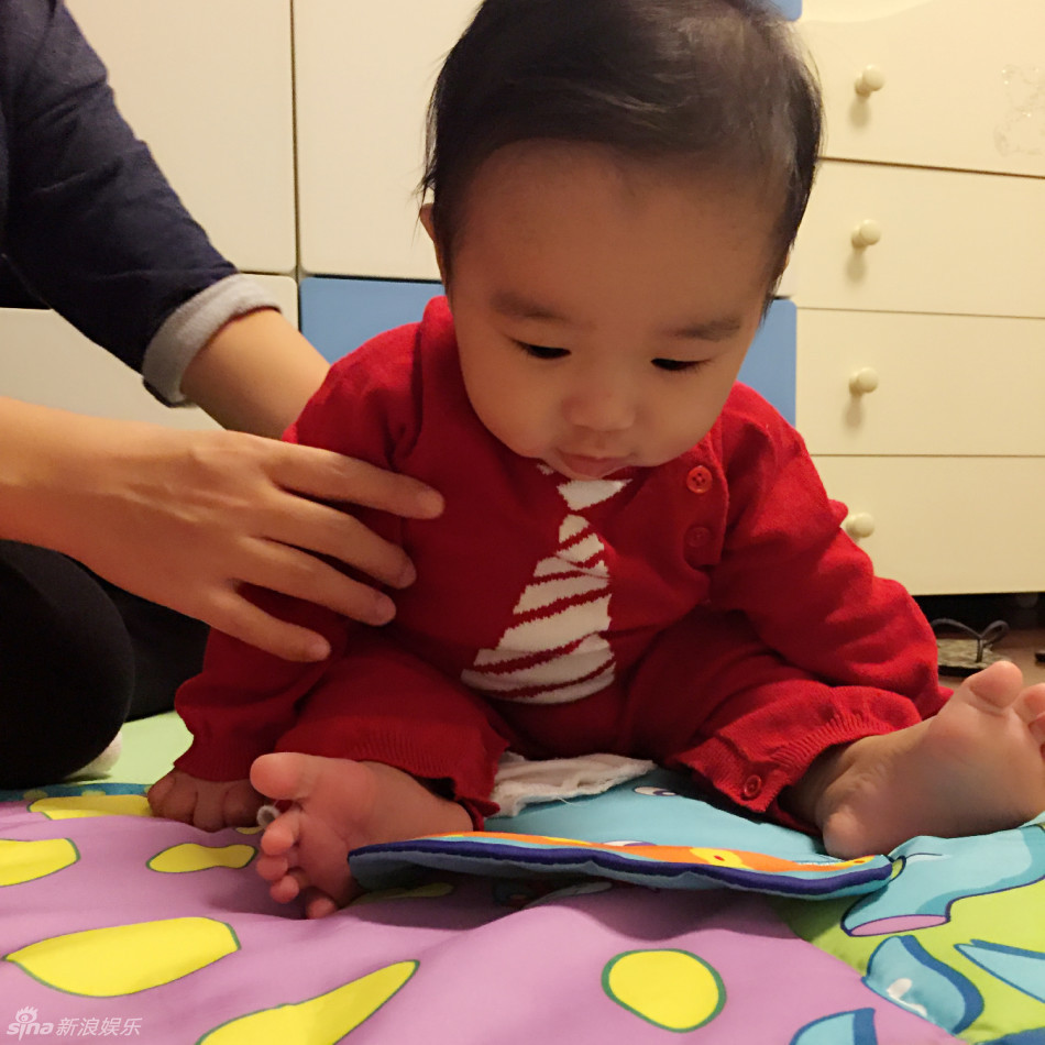 组图:爱戴首晒与儿子大头照 难掩幸福甜蜜_高清图集_新浪网