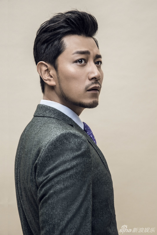 组图:张洪睿曝最新写真 儒雅睿智显霸气总裁风