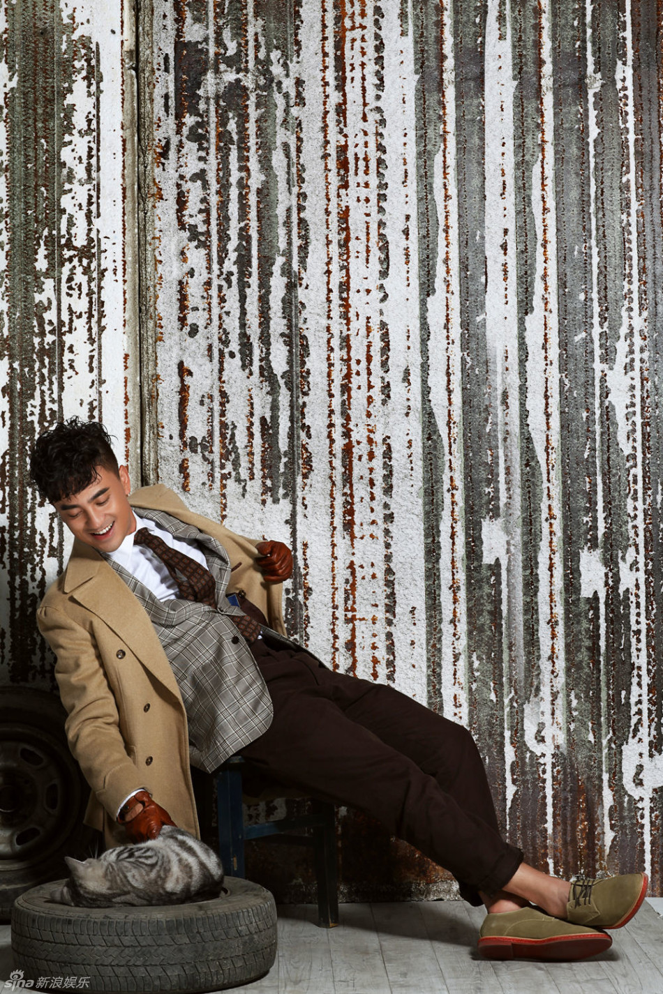 新浪娱乐讯 近日,演员张瑞涵曝光一组秋日英伦绅士写真,时尚儒雅又不
