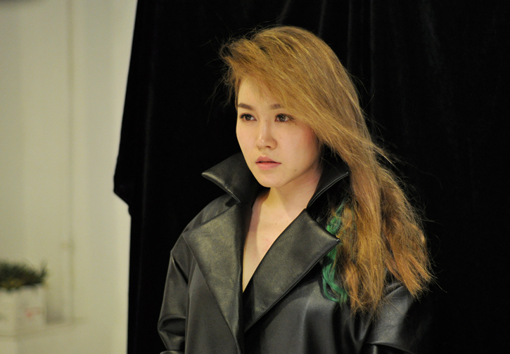 组图:萱萱赵露全新写真曝光 展各自风格_高清图集_新浪网