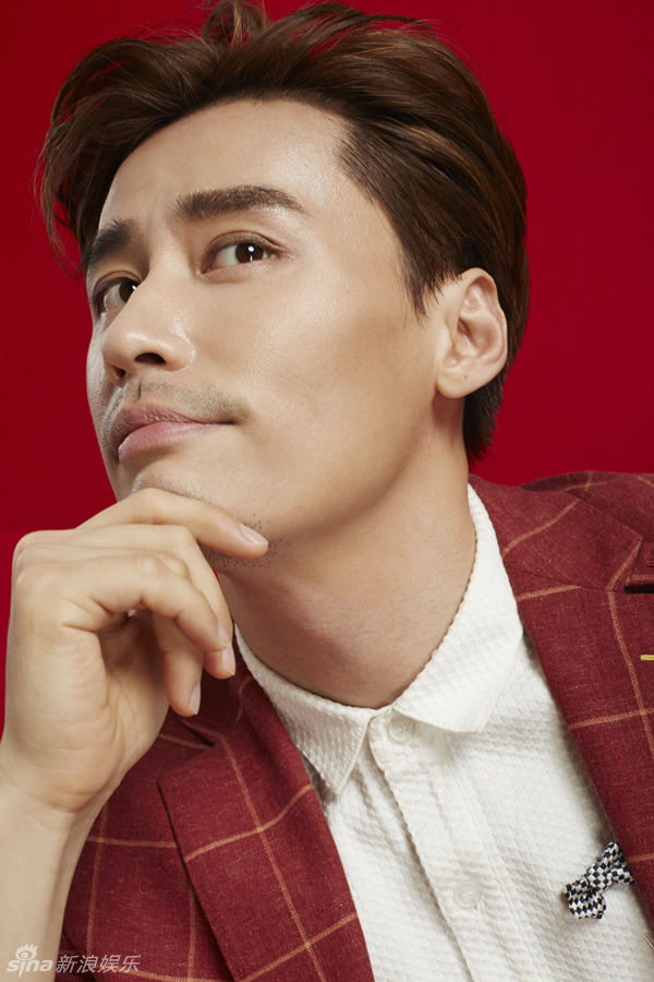 组图:程皓枫红衣时装大片曝光 化身魅力轻熟男_高清图集_新浪网