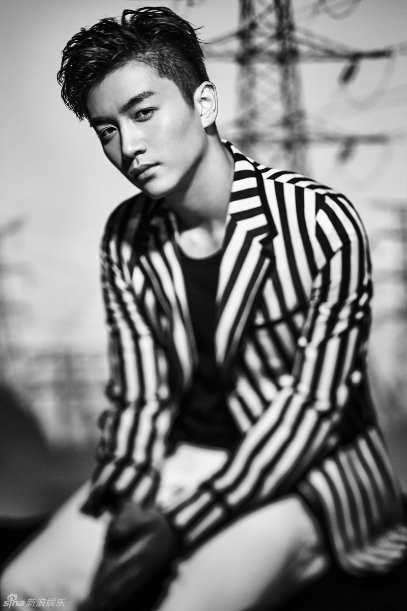 组图:陈晓黑白写真曝光 犀利眼神尽展成熟魅力_高清图集_新浪网