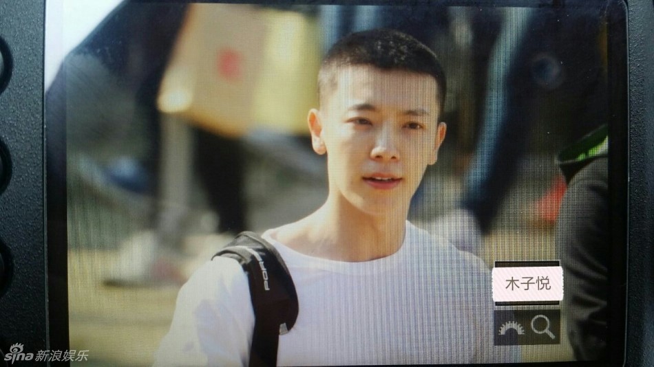 新浪娱乐讯 10月15日,韩国男团super junior成员李东海入伍,剪了板寸