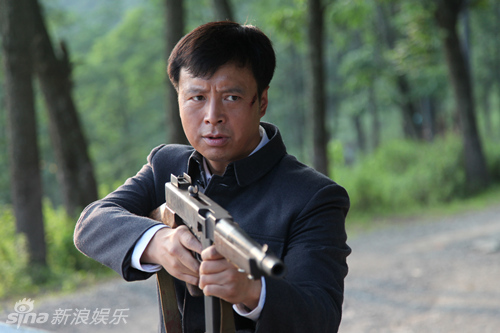 组图:二十四道拐曝剧照 褚栓忠用心演. 来自下雨了该晒衣服了 - 微博