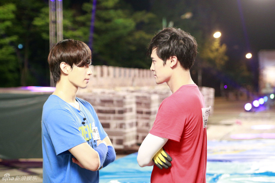 本期"闸门逃生"篇章将迎来付辛博的回归,他和张哲瀚组"汉堡包"兄弟档
