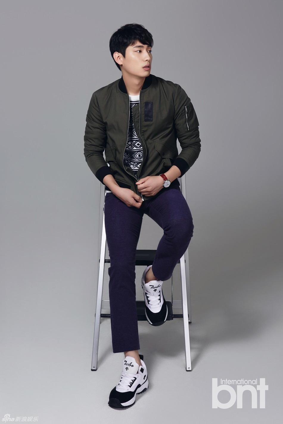 组图:韩星尹博张姬领拍写真 打造帅气黑白大片_高清图集_新浪网