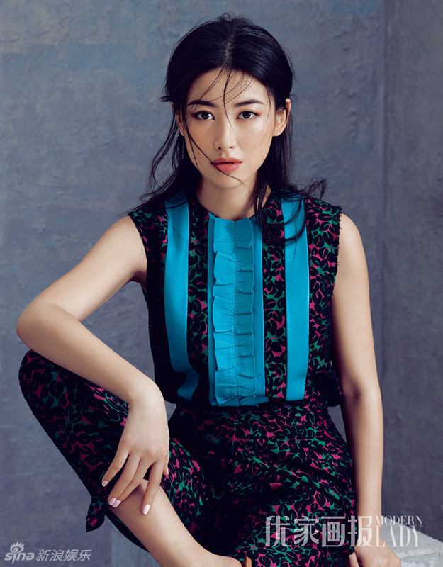 组图:朱珠登杂志封面 率性十足演绎别样风情_高清图集_新浪网