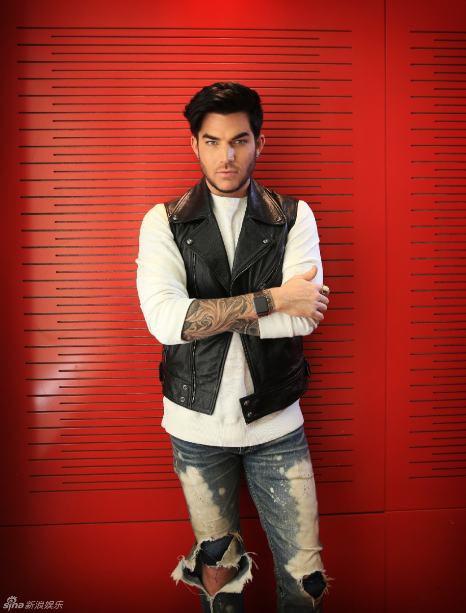 新浪娱乐讯 歌手亚当-兰伯特(adam mitchel lambert)悉尼拍摄全新写真