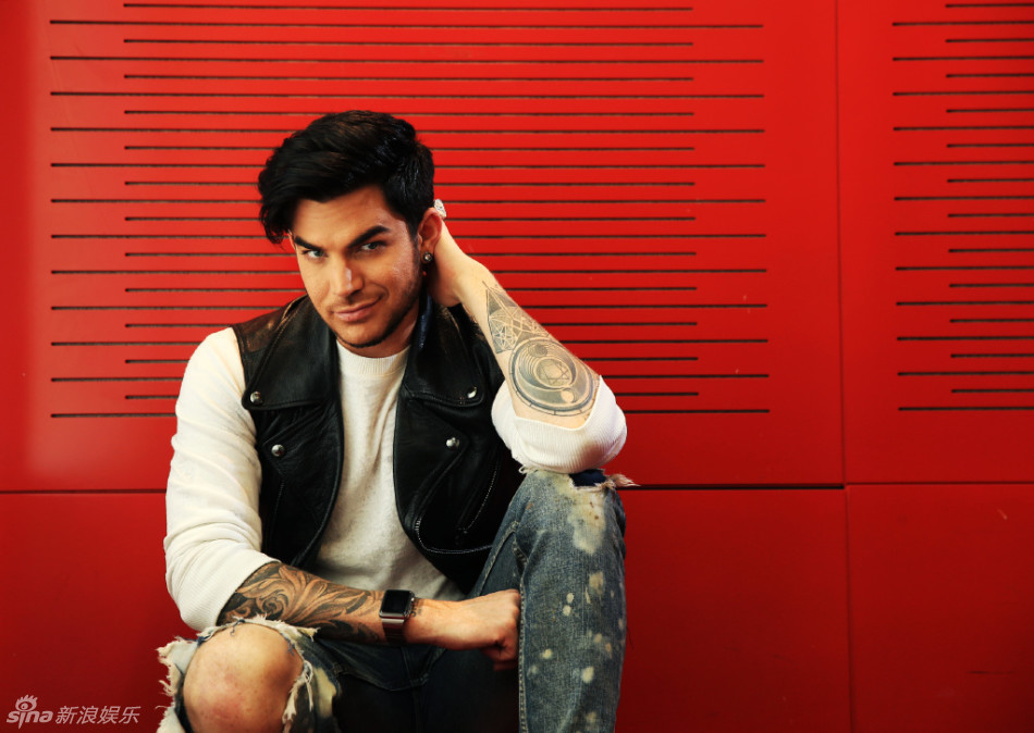 新浪娱乐讯 歌手亚当-兰伯特(adam mitchel lambert)悉尼拍摄全新写真