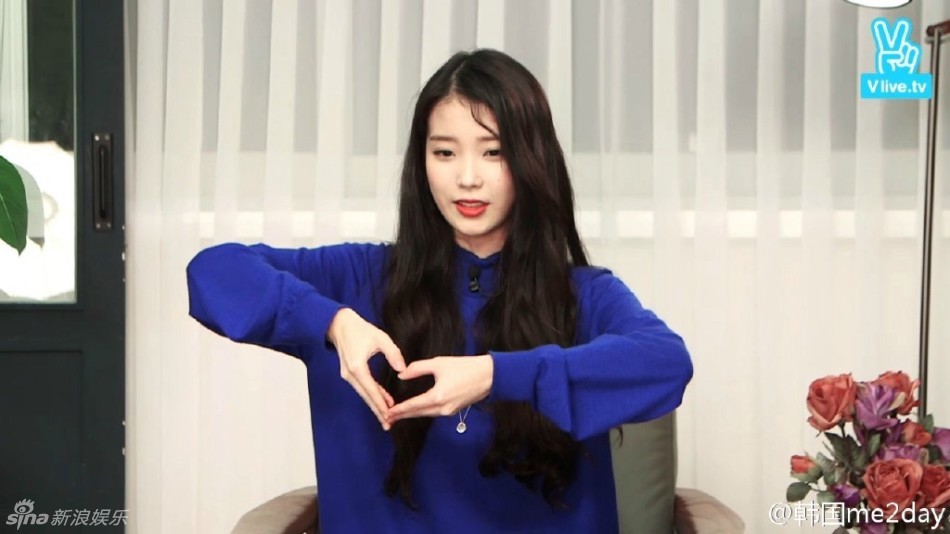 组图:iu花式比心卖萌可爱十足 粉丝称被暖化_高清图集_新浪网