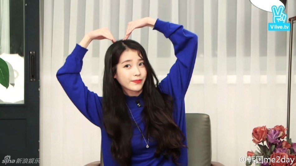 组图:iu花式比心卖萌可爱十足 粉丝称被暖化_高清图集_新浪网
