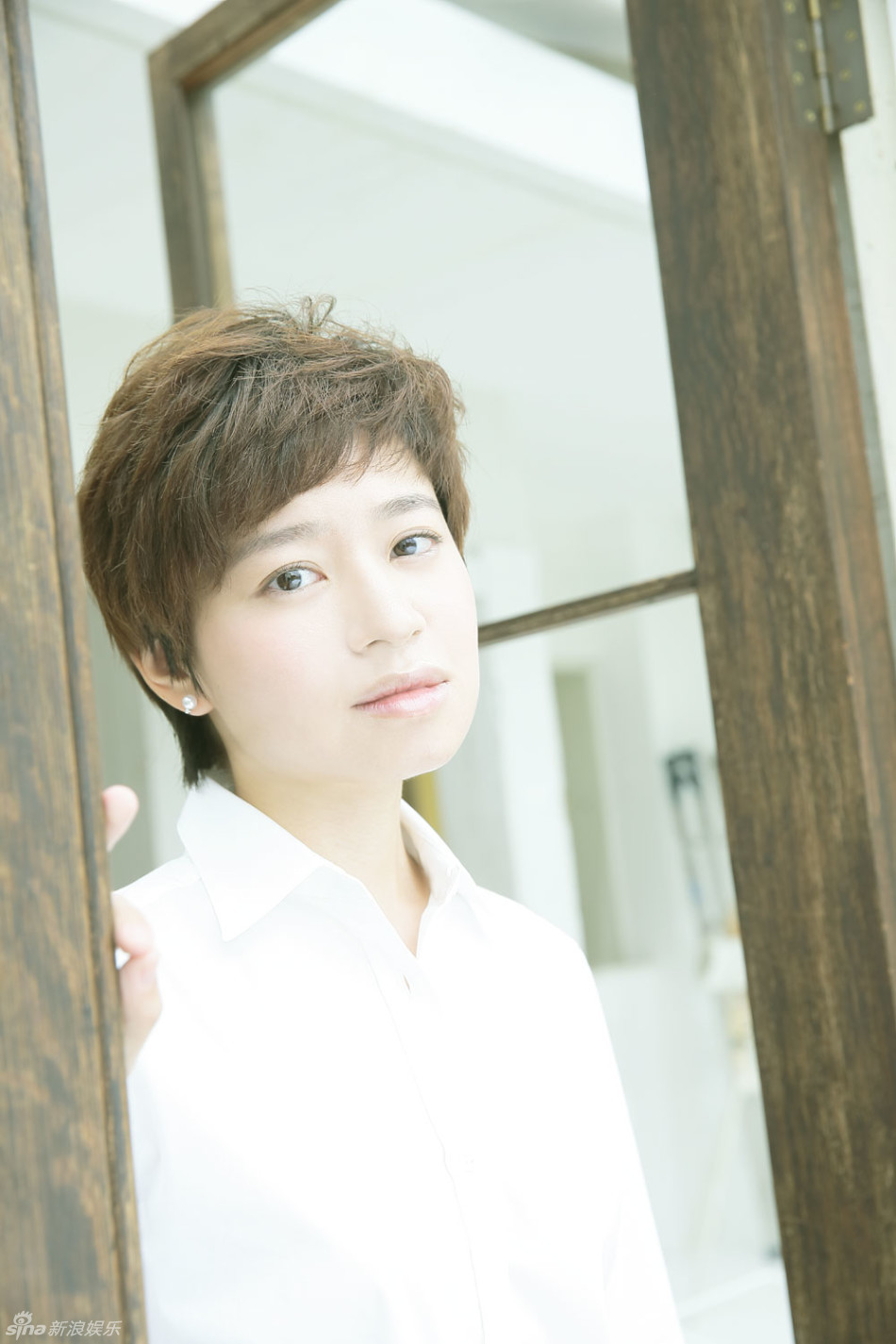 随着都市情感大剧《大好时光》播出热度攀升,在剧中扮演张雪儿的新人