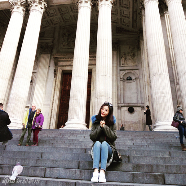 邓家佳曝伦敦游客照