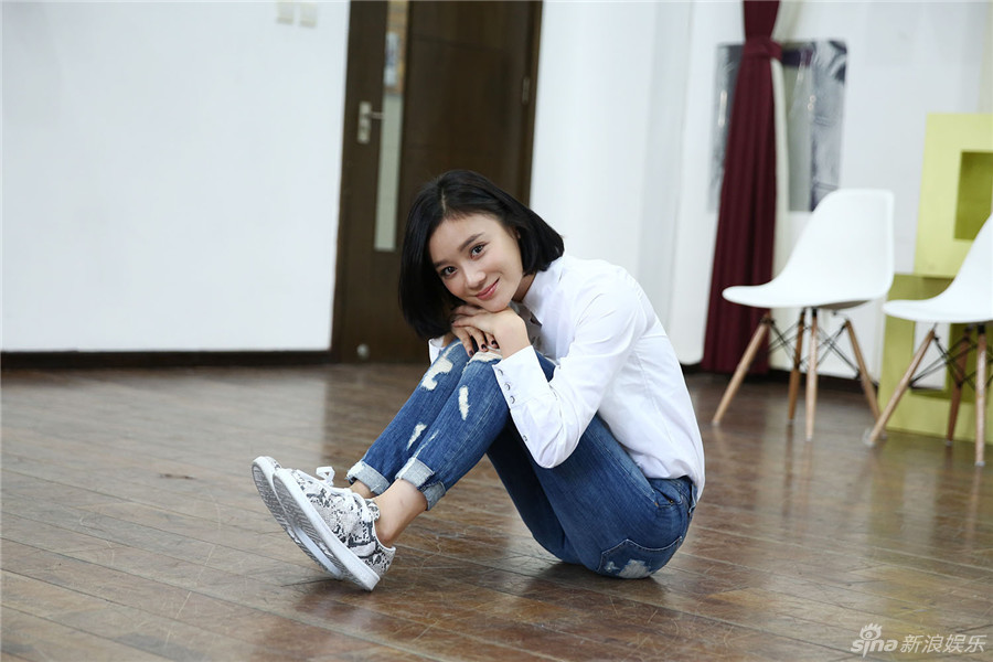 组图:袁姗姗重返校园变白衬衣学姐 清纯惹人爱_高清图集_新浪网