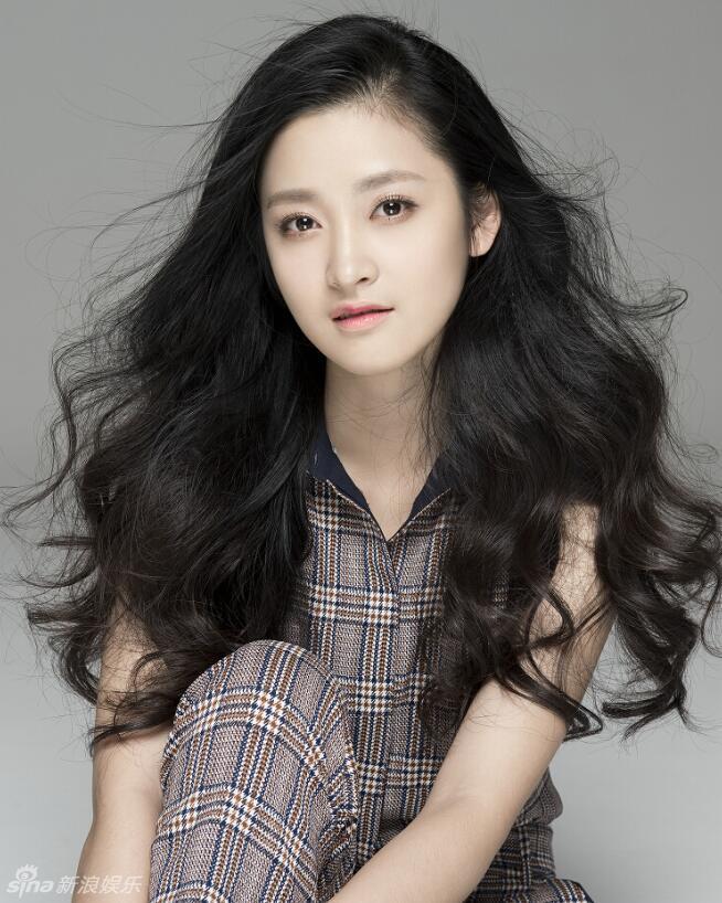 组图:肖婷佳清新写真 简约时尚仙气十足