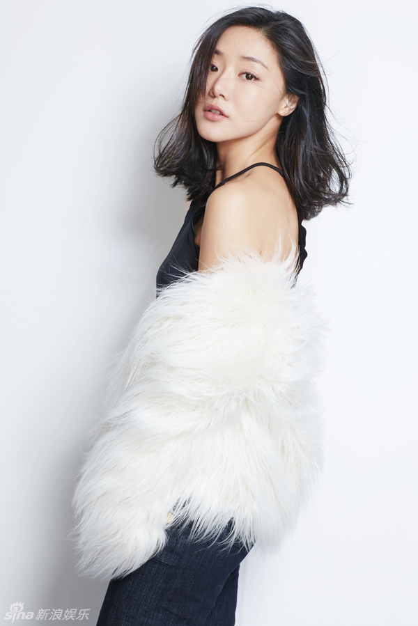 组图:邓家佳曝光杂志封面 轻松演绎优雅熟女风_高清图集_新浪网