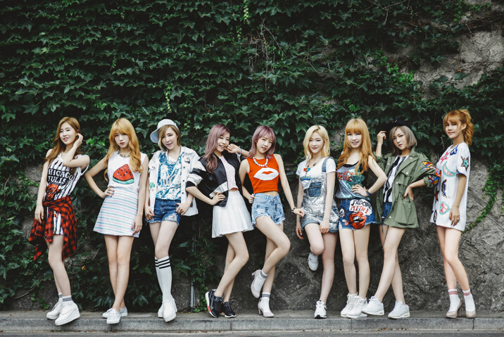 组图:1931女团韩国街拍被搭讪 万圣节唱新歌