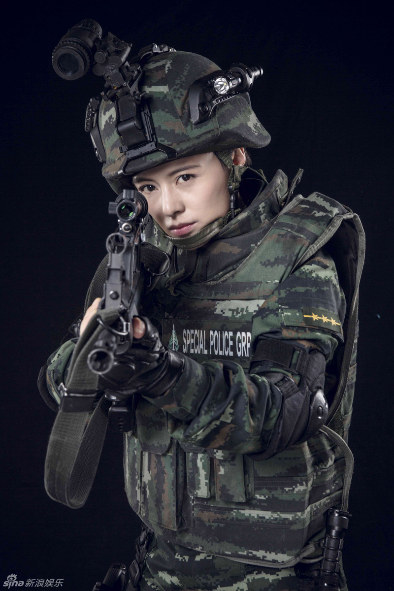 王力可在剧中饰演女一号"魔鬼女教官"那敏,直爽的性格,帅气的造型令人