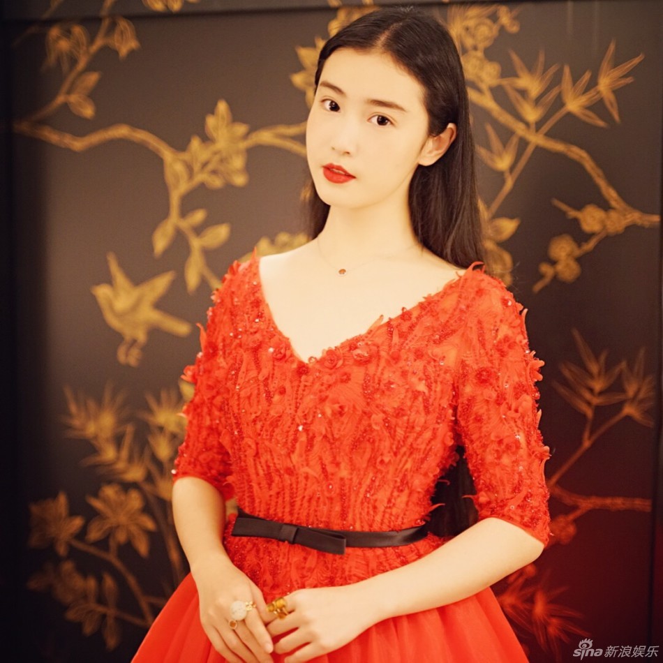 组图:张辛苑亮相时尚活动 一袭红裙美艳动人_高清图集_新浪网