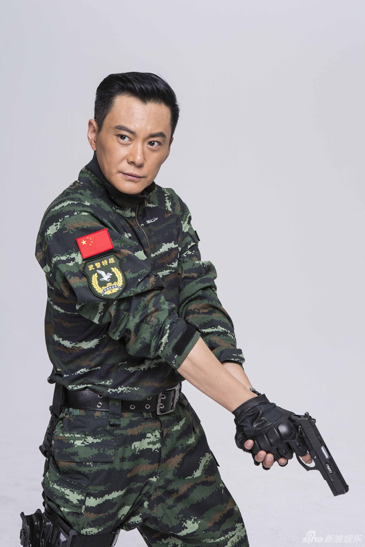组图:王斑写真变铁血战神 眼神犀利显阳刚本色_高清图集_新浪网