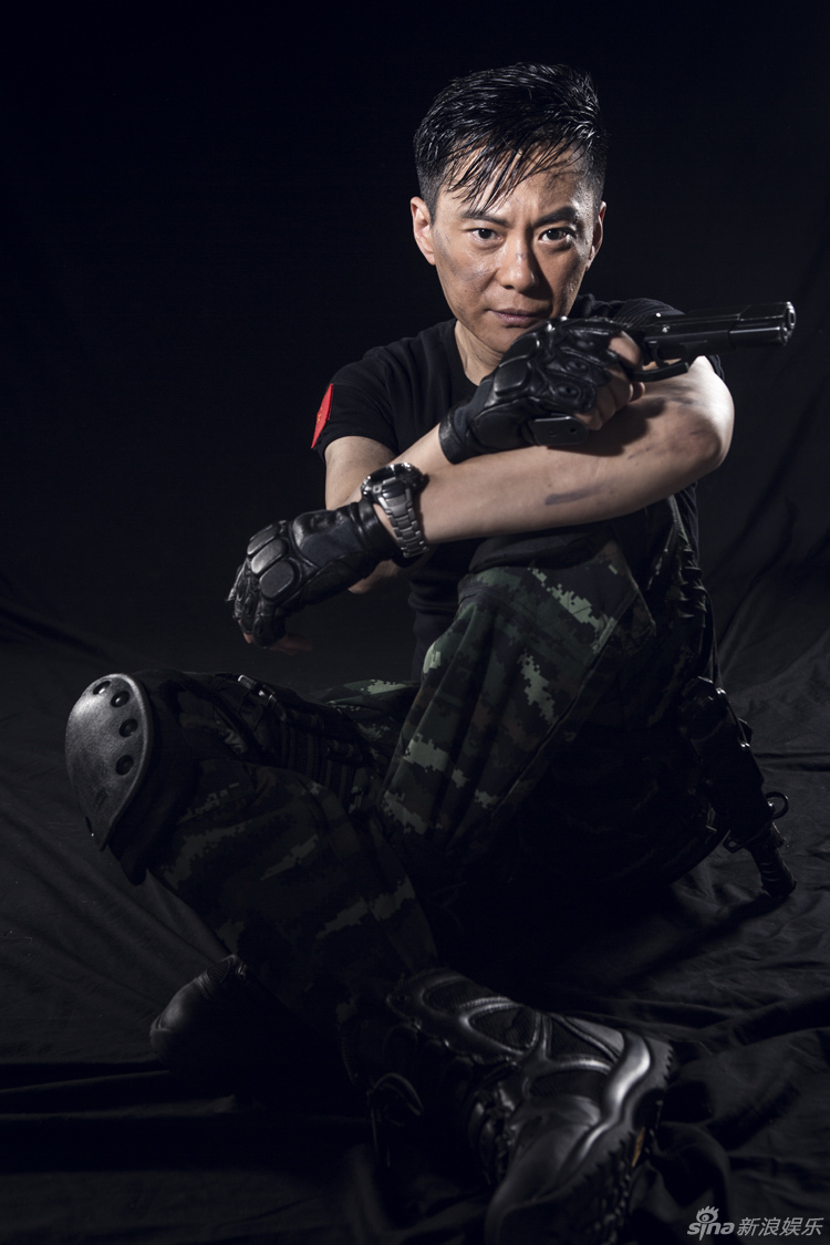 组图:王斑写真变铁血战神 眼神犀利显阳刚本色_高清图集_新浪网