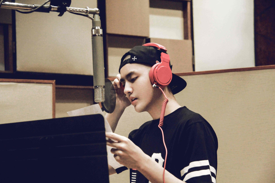 吴亦凡录音棚花絮照