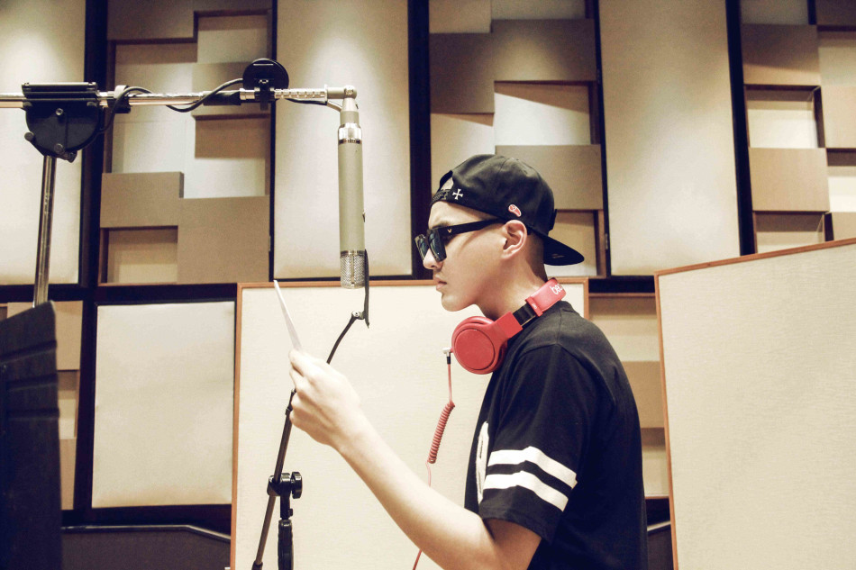 吴亦凡录音棚花絮照