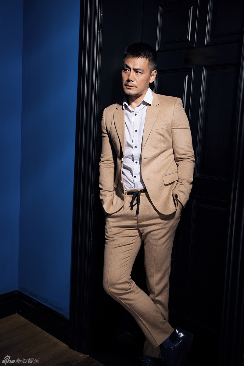 组图:邵兵登杂志封面 再现成熟暖男气质_高清图集_新浪网