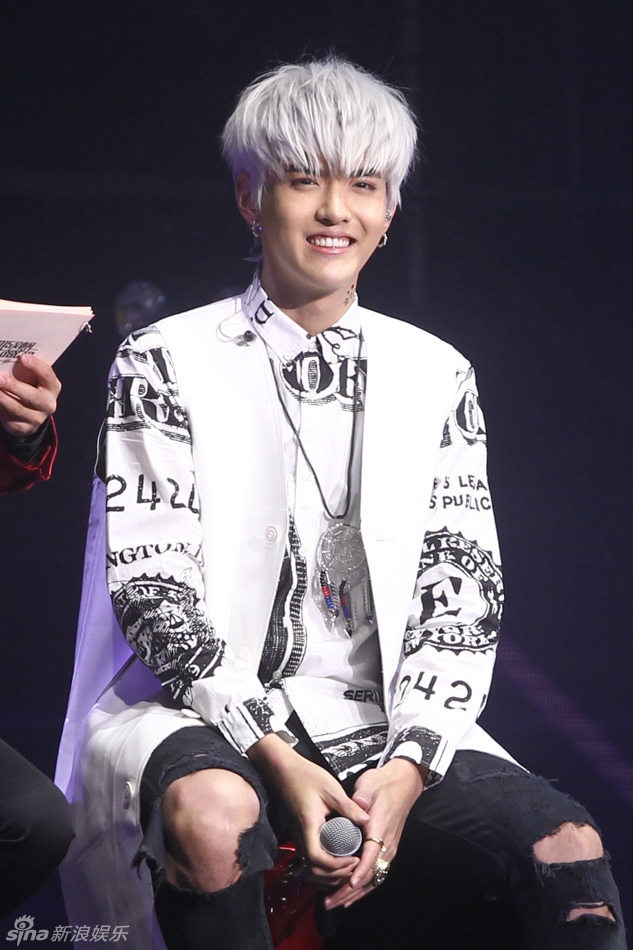 组图:吴亦凡白发帅气 生日会献劲歌热舞_高清图集_新浪网