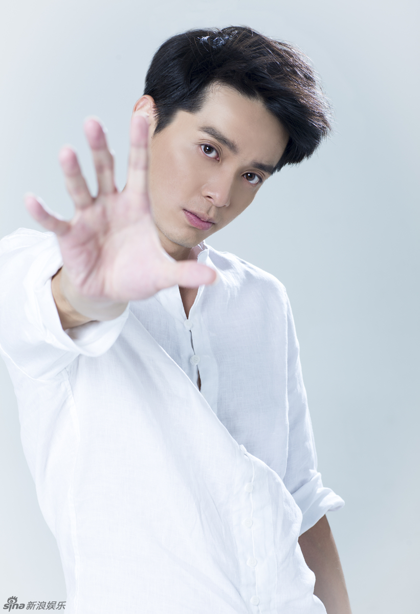 刘智扬表情坚定目光深邃