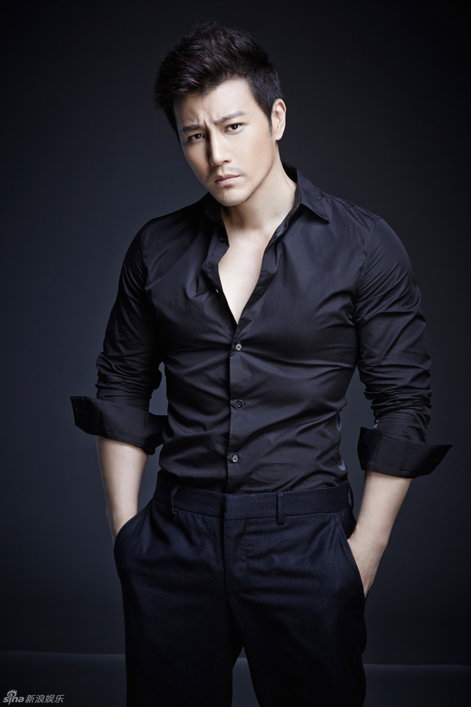 组图:许韶洋黑衬衣写真 有型有款魅力先生_高清图集_新浪网