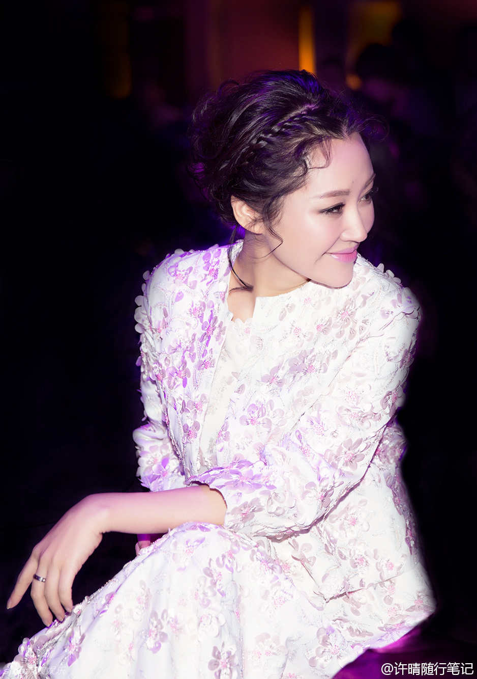 组图:46岁许晴身穿粉色长裙 笑称是公主的新装_高清图集_新浪网