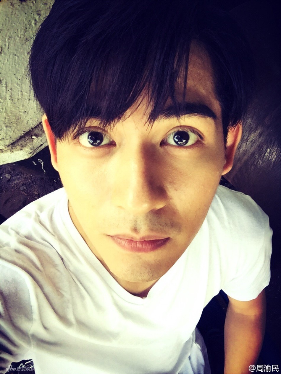 仔仔从青涩时期的忧郁少年到现在的魅力熟男,我们一起来看看周渝民这