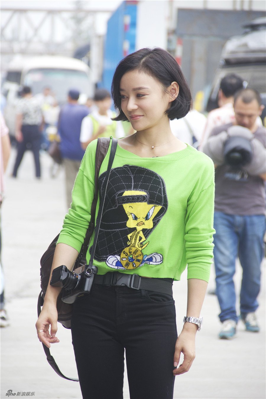 《一年级》袁姗姗相机不离手_高清图集_新浪网