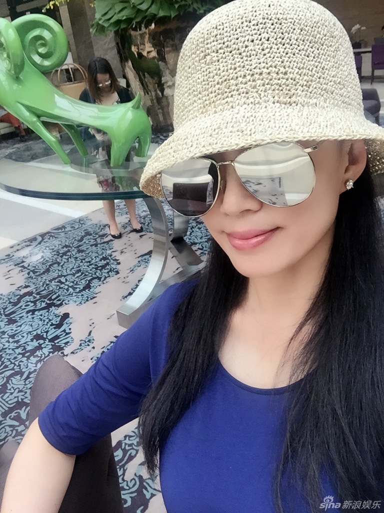 组图:戏骨马丽晒自拍人比花娇 冻龄美肌惹人羡_高清图集_新浪网