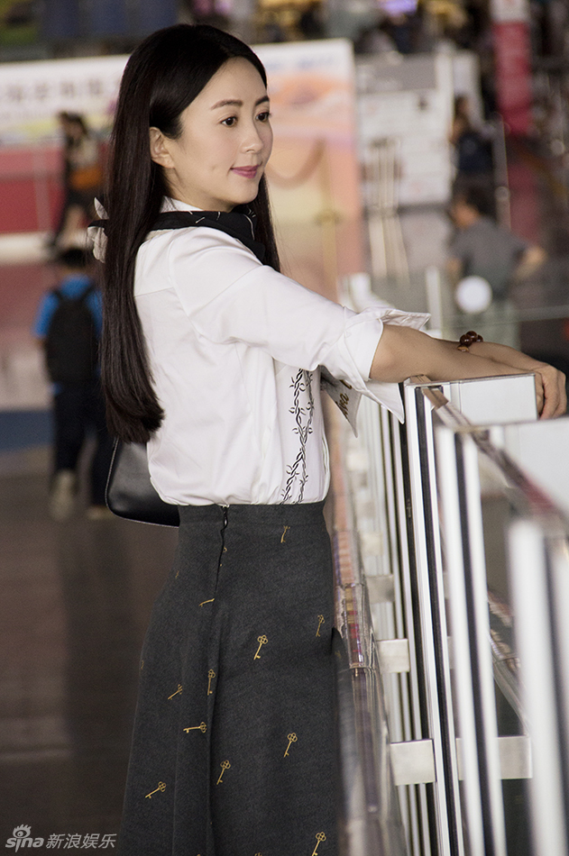 新浪娱乐讯 近日,杨童舒曝光一组最新街拍照.