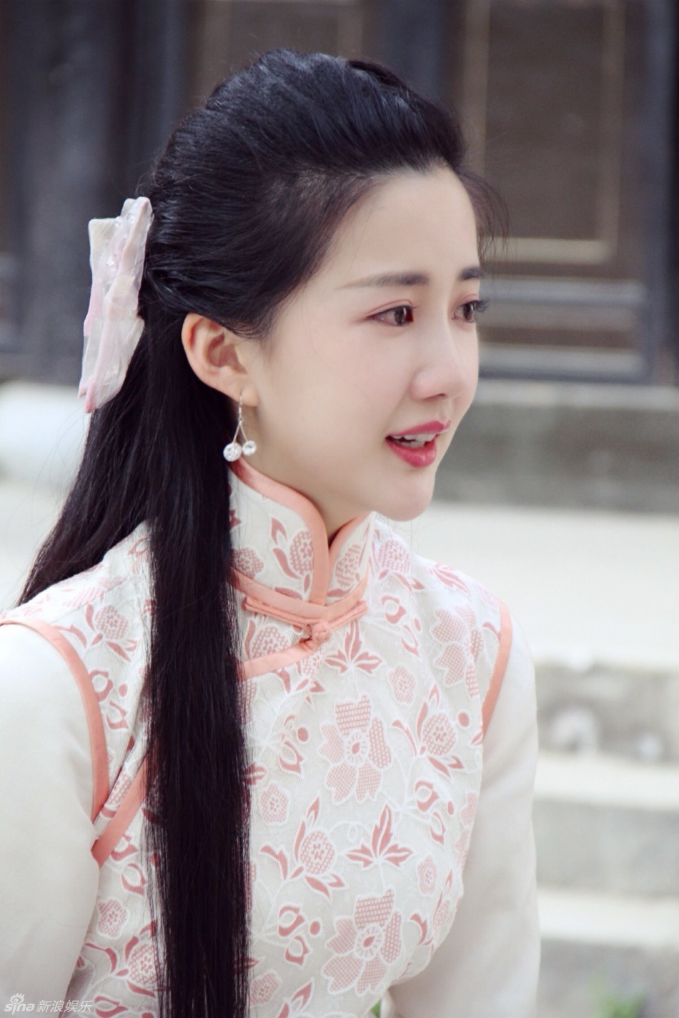 陈欣予破阵百变洋装诠释年代美