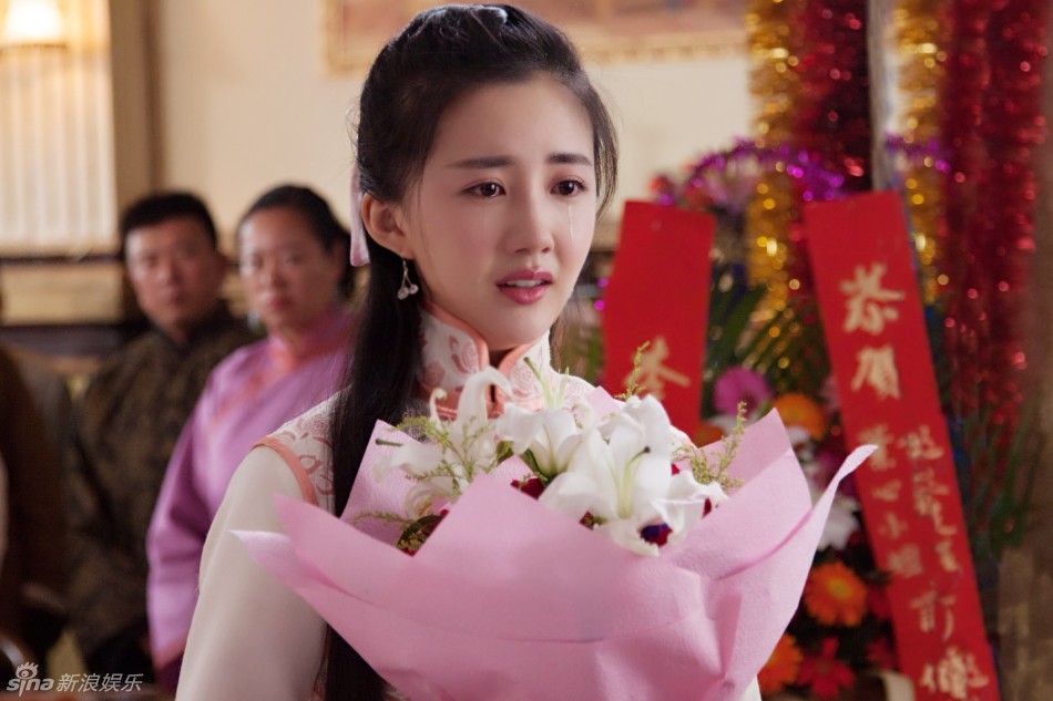 陈欣予破阵百变洋装诠释年代美