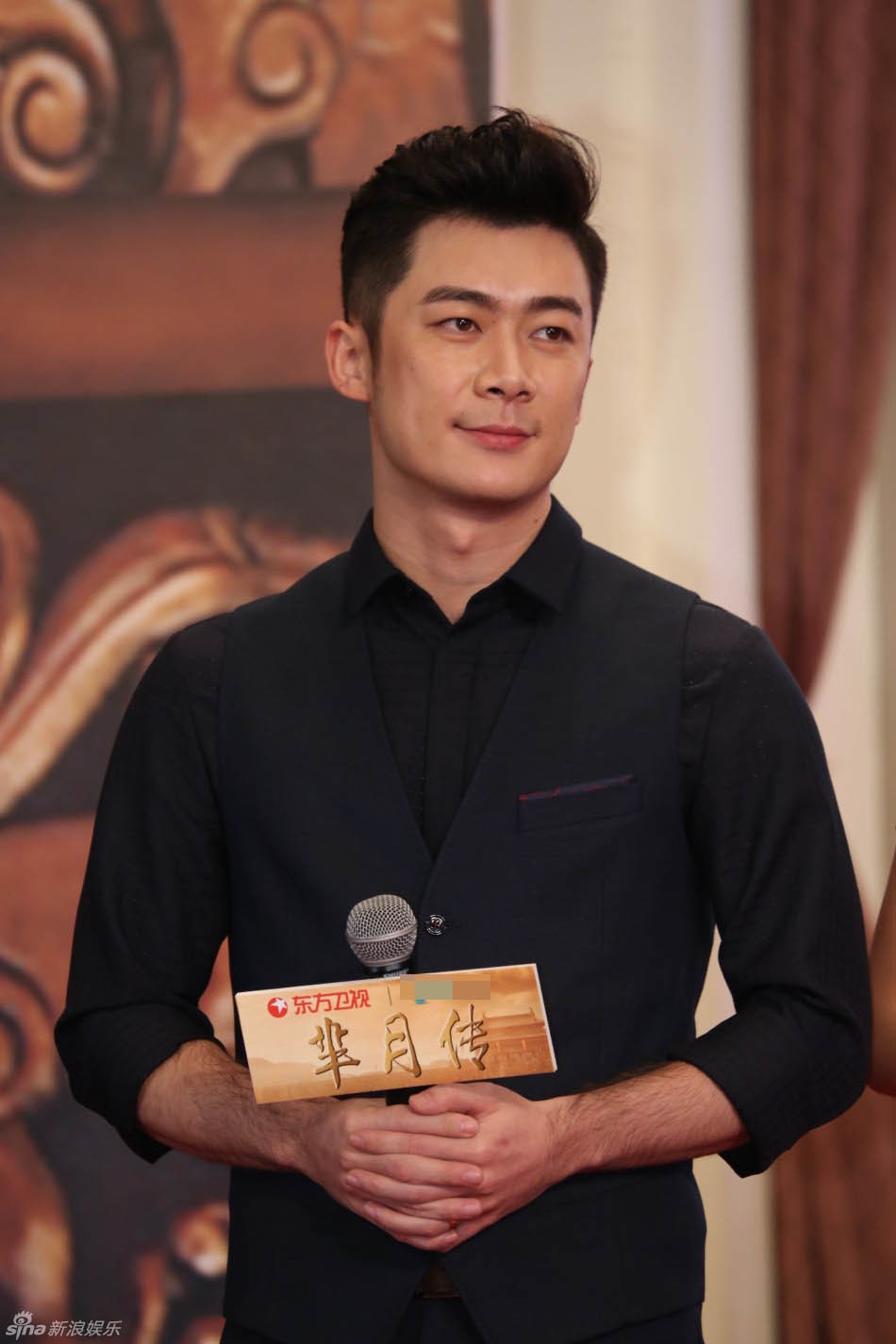 导演郑晓龙,制片人曹平,总编剧王小平,主演孙俪,刘涛,马苏等出席.