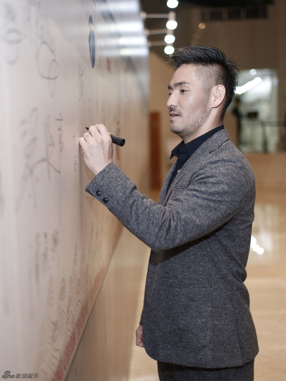 新浪娱乐讯 2015《泊客中国》盛典在北京大学百周年纪念讲堂隆重举行.