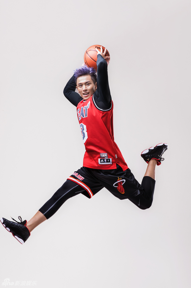 组图:张哲瀚曝运动大片 完美诠释阳光热血青春_高清图集_新浪网