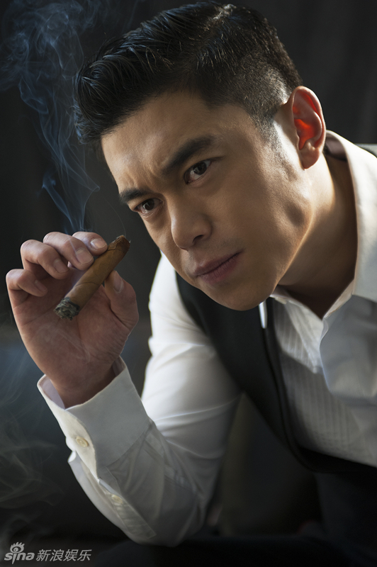 组图:刘冠麟复古写真黑白基调变雅痞