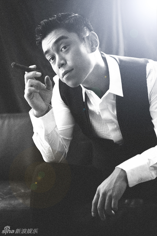 组图:刘冠麟复古写真黑白基调变雅痞_高清图集_新浪网
