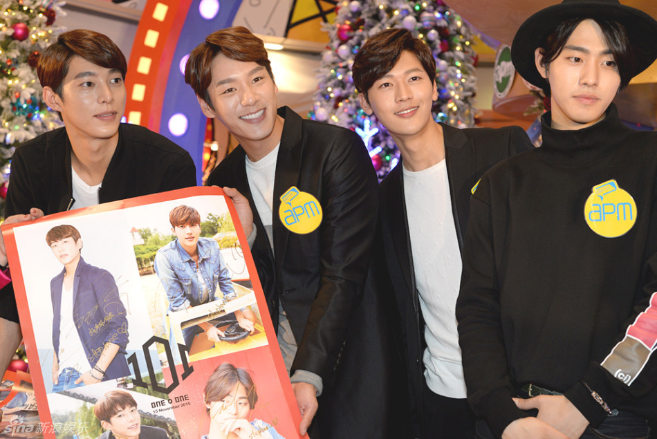 新浪娱乐讯 11月15日,韩国演员郭时旸带领组合"one o one"访港出席