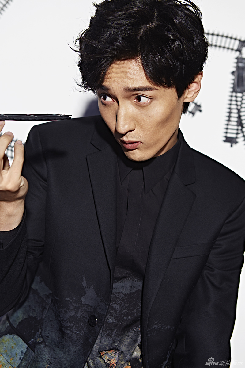 王传君写真演绎游戏风