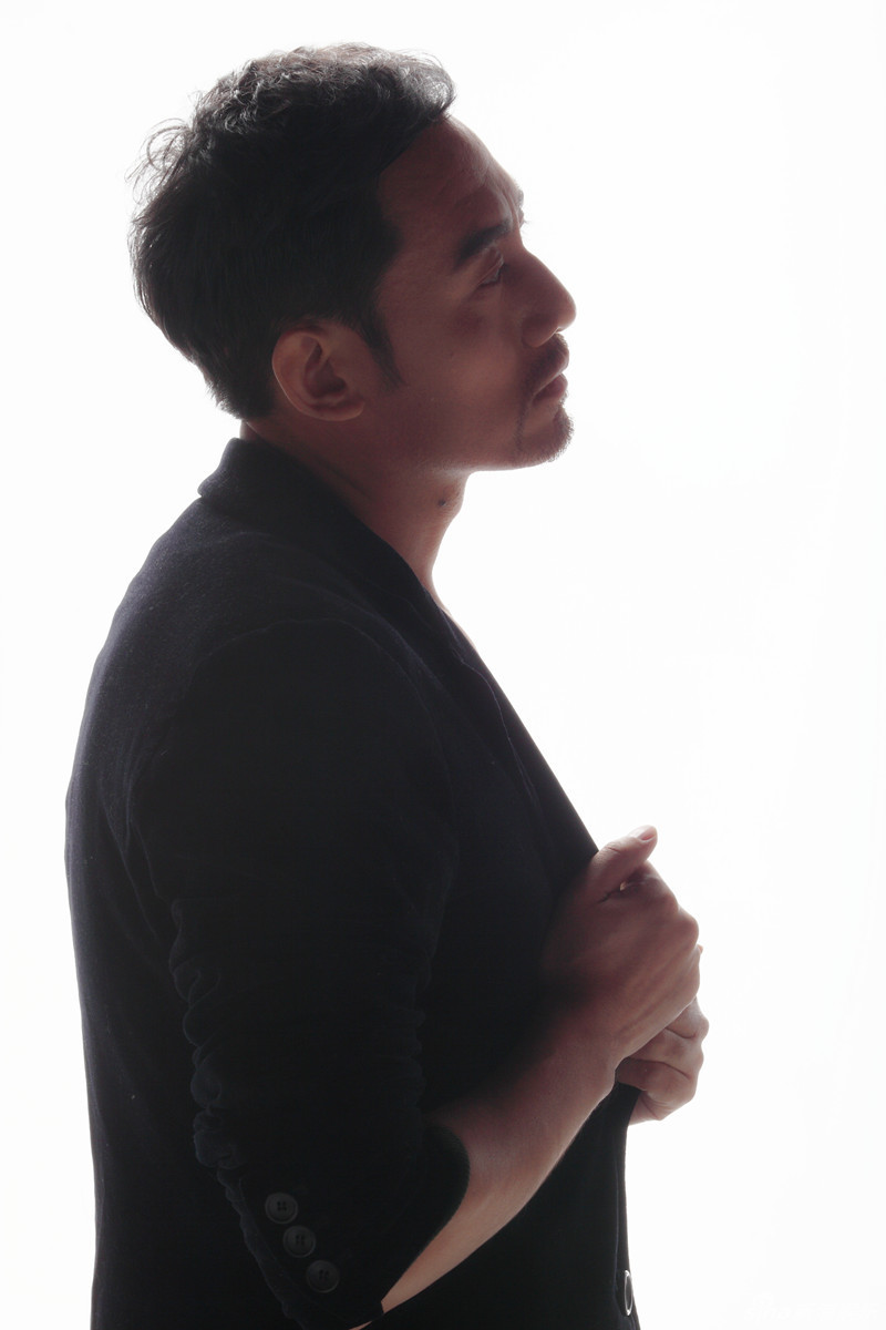 肖宗灵逆光大片