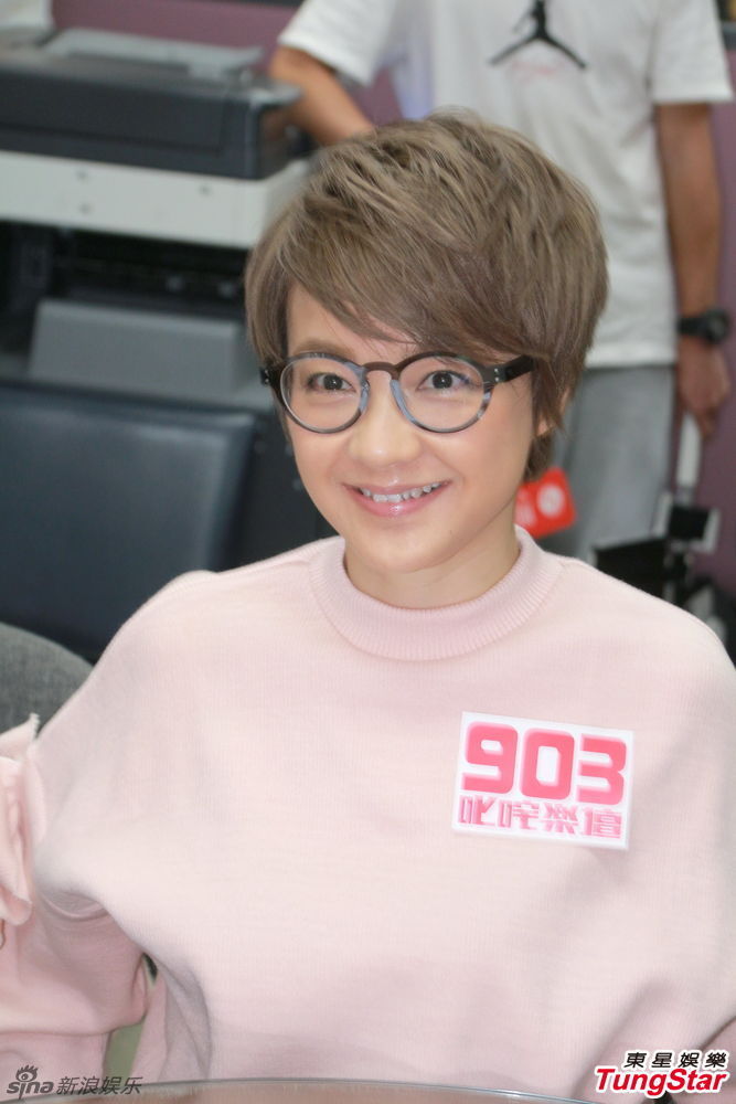 陈慧娴宣传新唱片 扬言欲减肥露锁骨