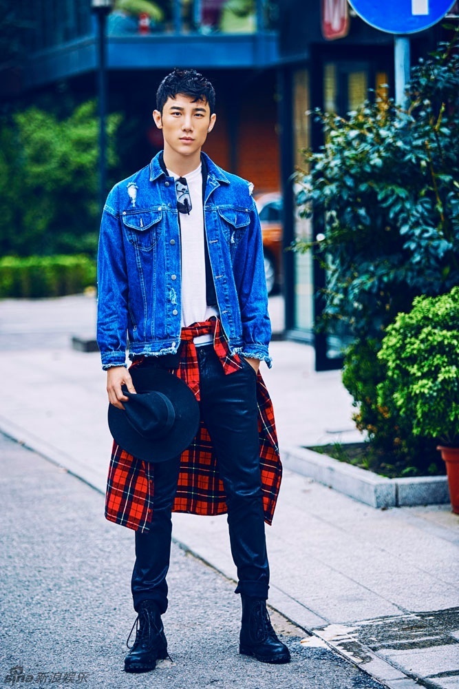 1 / 7 新浪娱乐讯 近日,从t台转战屏幕的演员丁一曝光了最新写真造型