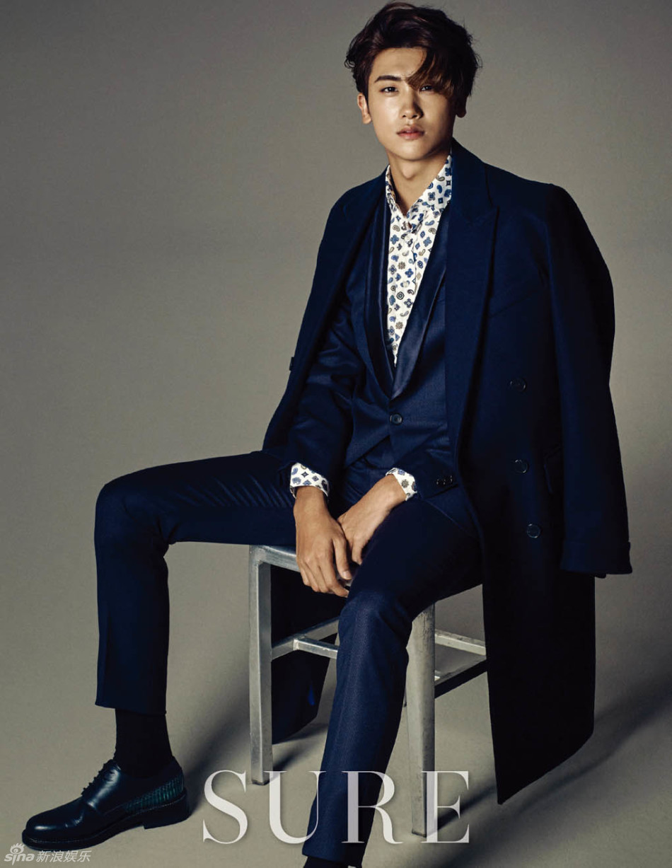 新浪娱乐讯 韩国男团帝国之子成员朴炯植登上时尚杂志12月号封面.